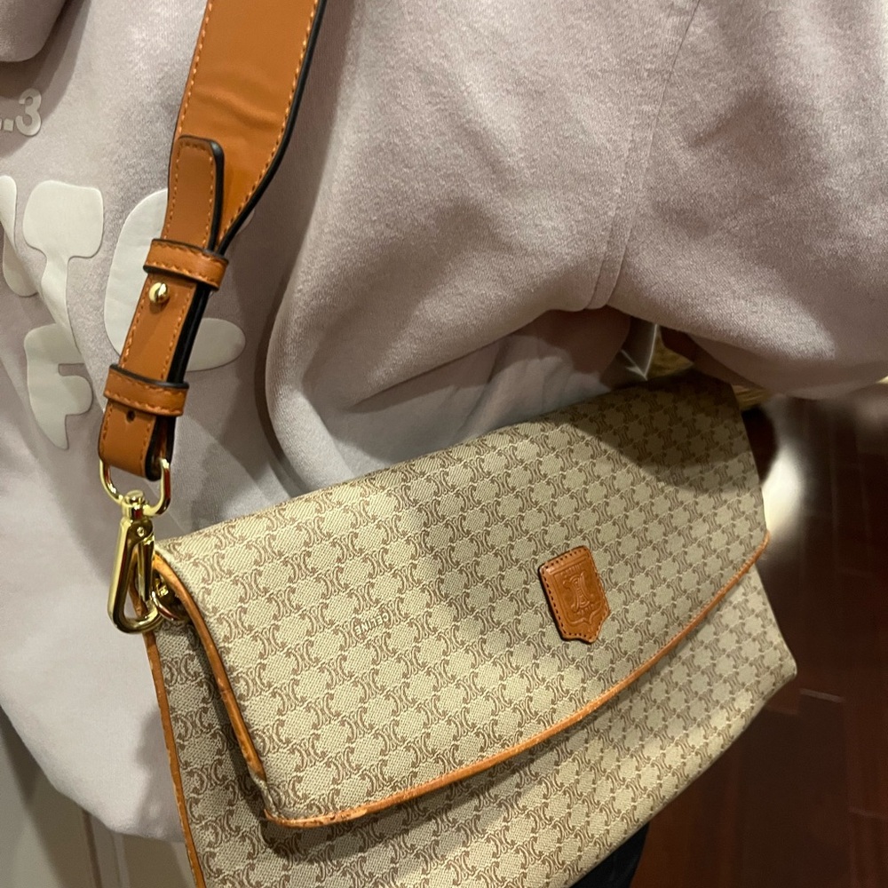 Beautiful, classic canvas authentic Celine clutch or shoulder bag or Crossbody🤎 - Picture 3 of 11